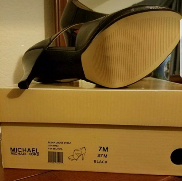 Michael Kors Elena cross strap leather pump - Picture 2 of 3